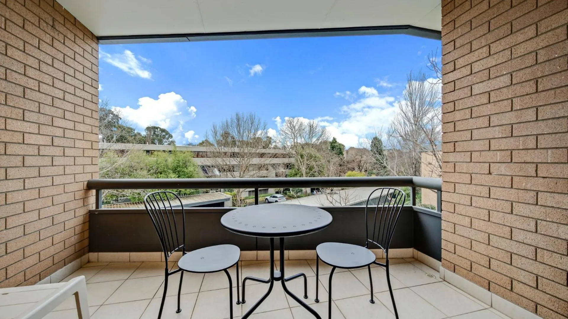 2-Bed With Pool, Bbq, Tennis Court & Parking Kingston Apartment